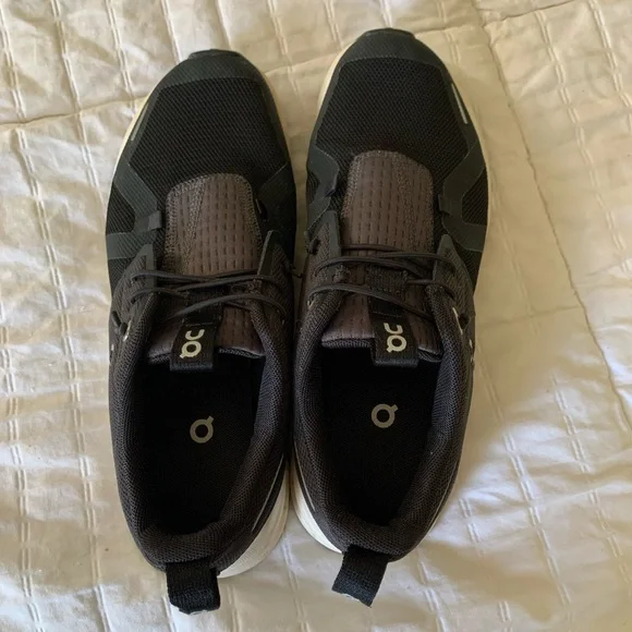 On Running women Black and White Sneakers - Picture 5 of 8